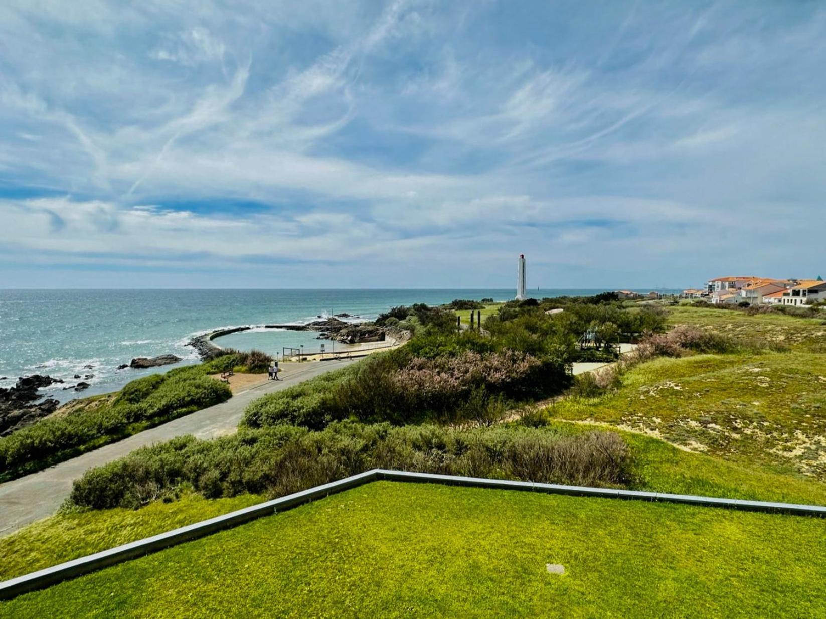 Studio A La Chaume Avec Une Superbe Vue Sur Le Bassin Dombret 2 Pers 莱萨布勒-多洛讷 外观 照片